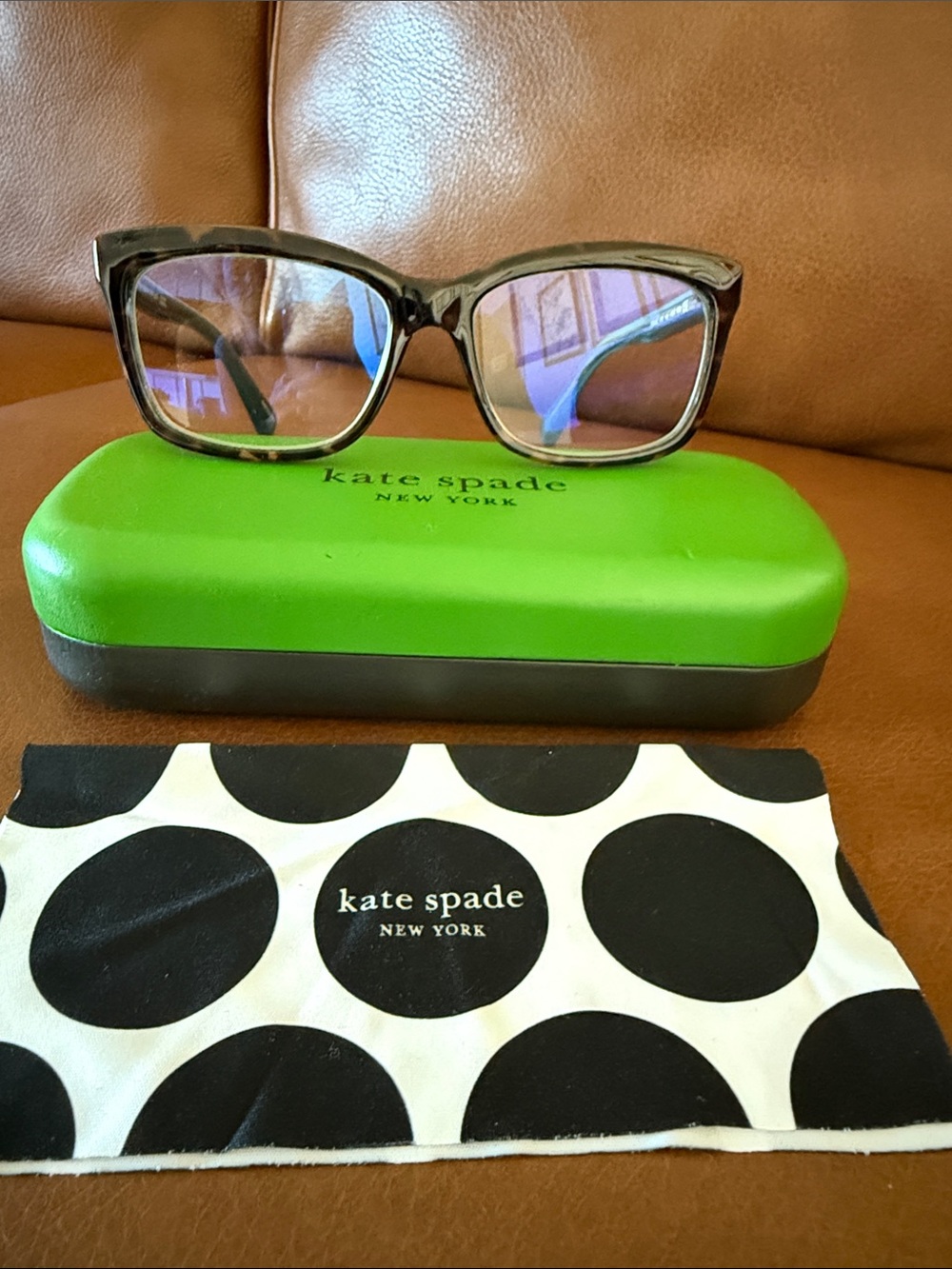 kate spade Women’s reading glasses with Green Case